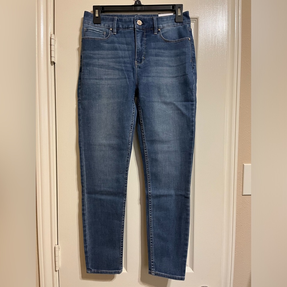 NEW “The Skinny Crop” Classic Blue Jeans